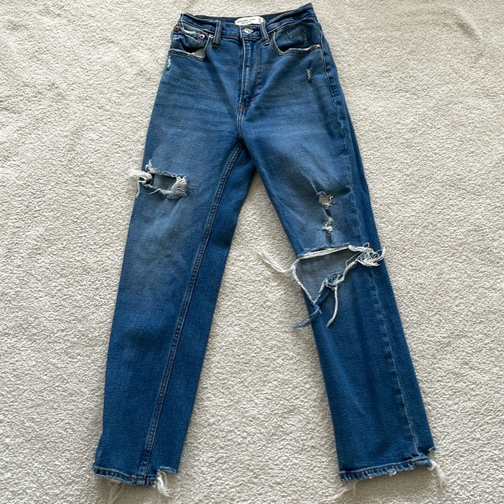 ABERCROMBIE JEANS LIKE NEW 24 00